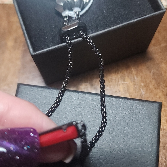 Kendra Scott chain bracelet with red bar - Picture 5 of 7